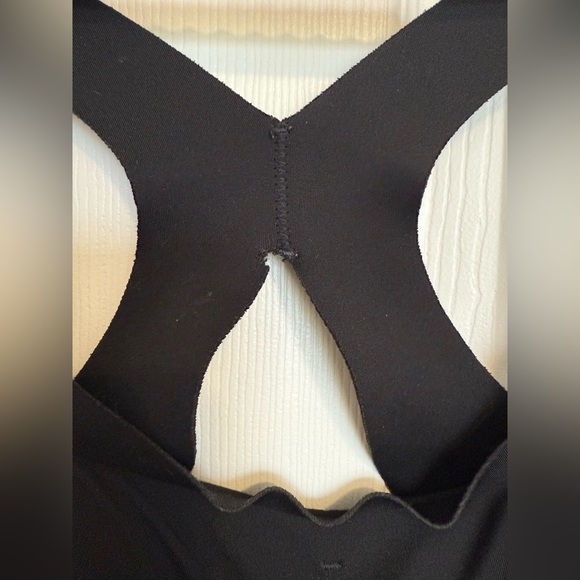 Victoria’s Secret Angel Max black cross back sports bra- 38DDD - Picture 2 of 4